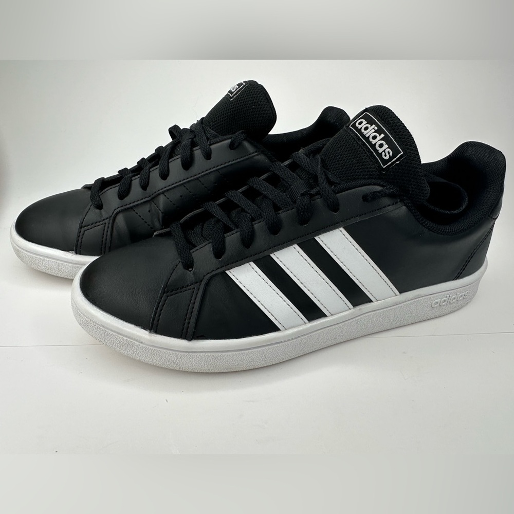 ADIDAS Men's Grand Court Shoe in Black and White SZ 7.5